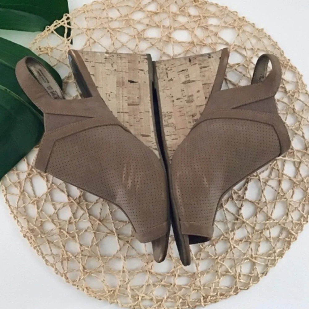 Life Stride Simply Comfort Camilla tan and cork peep toe wedge shoes 7-1/2